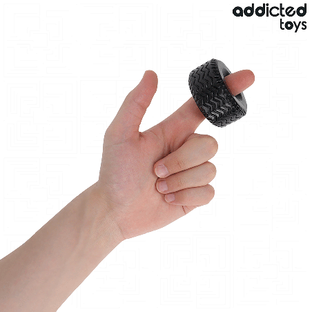 Inel pentru penis ADDICTED TOYS Extra Thick Cock Ring, design în formă de anvelopă, diametru 2.8 cm, negru
